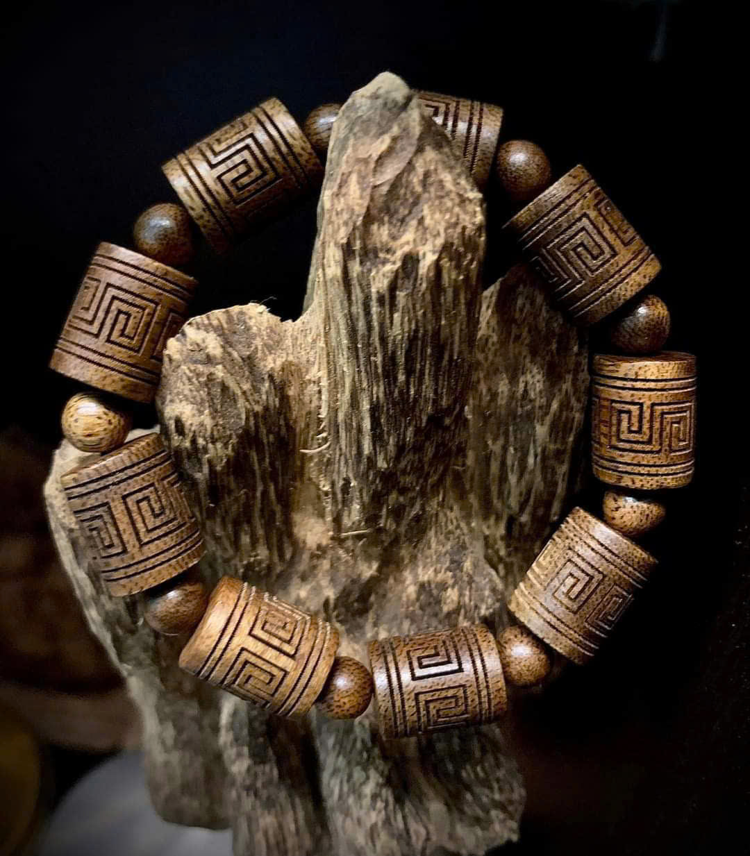 Vòng trầm aloura 01