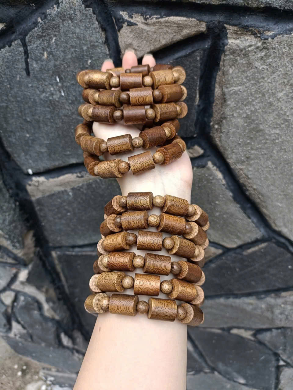 Vòng trầm aloura 01