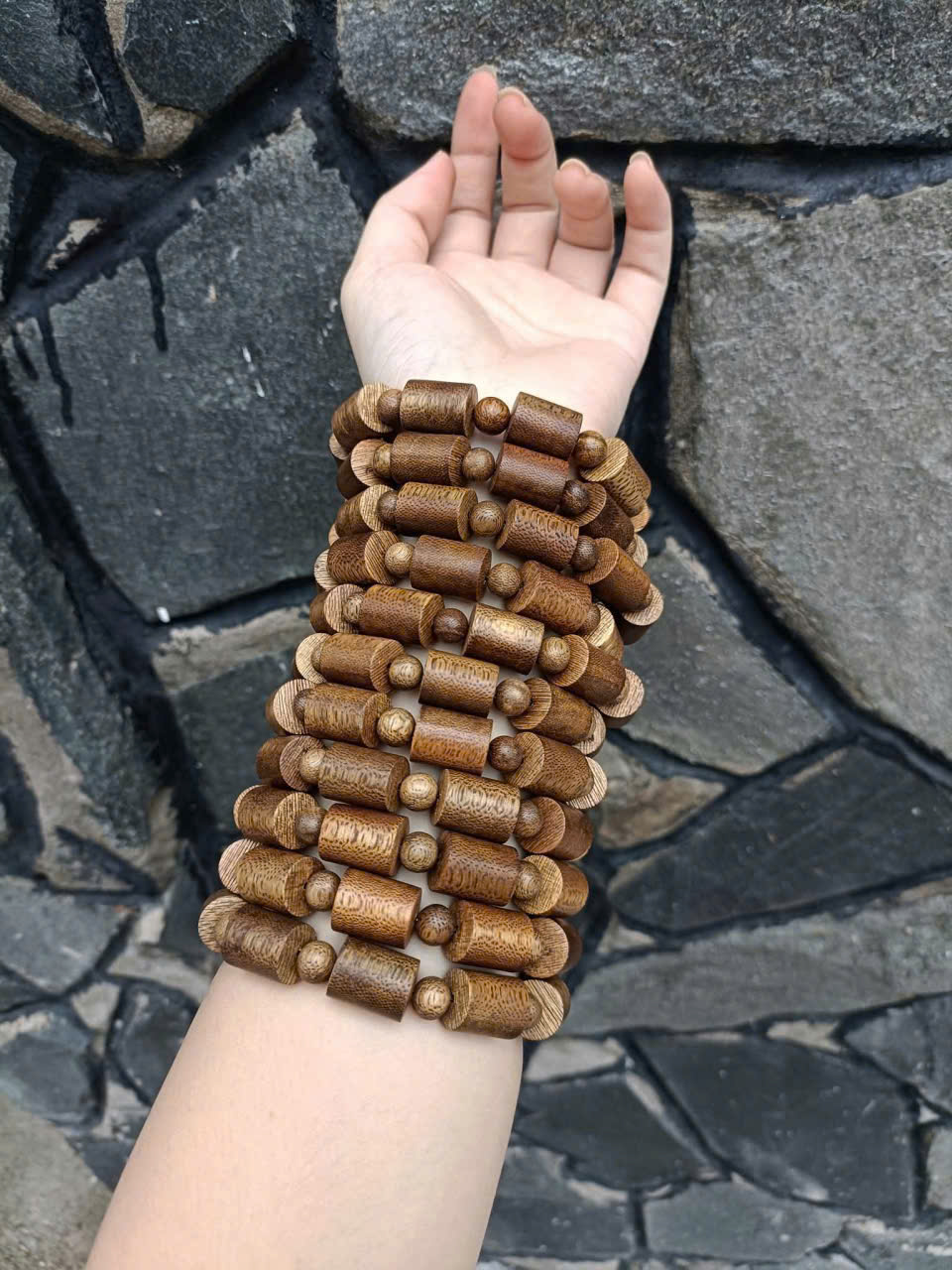 Vòng trầm aloura 01