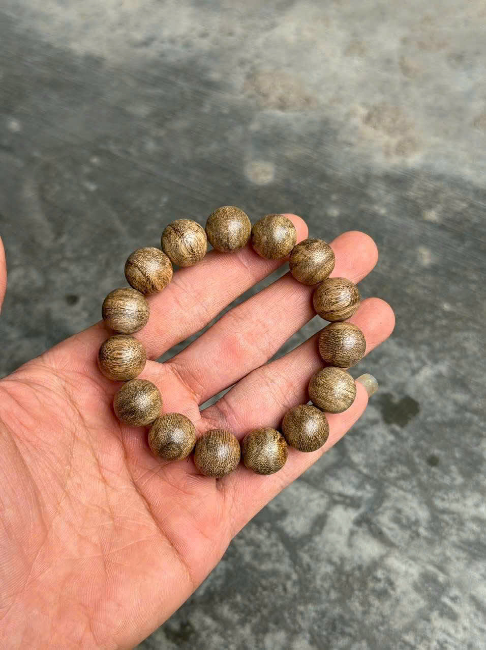 Vòng trầm aloura 04